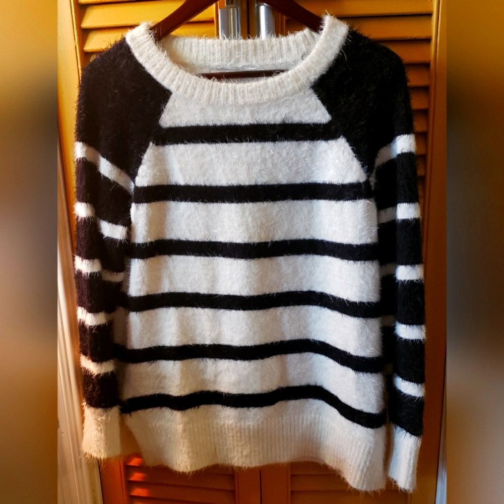 LOFT Fuzzy Mohair Sweater Never Worn Size M